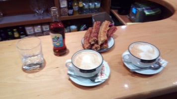 El Cafe De Matias food