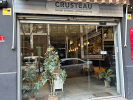 Crusteau inside