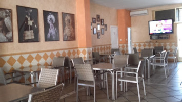 Cafe Reina-rios inside
