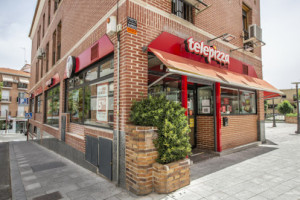 Telepizza Estrella De Elola outside