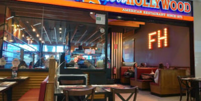 Foster’s Hollywood Sambil Outlet inside