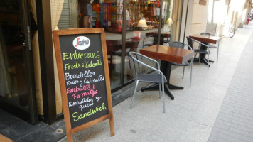 Es Trajo Cafeteria inside