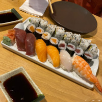 Watami Sushi inside