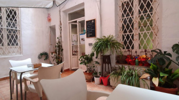 Ravi Cafe inside