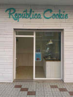 Republica Cookie outside