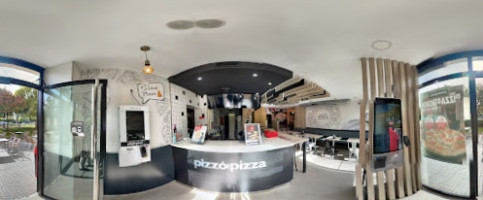 Pizzon Pizza inside