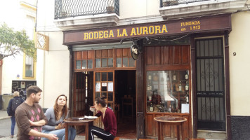 Bodega La Aurora food