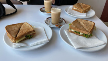 Cafeteria Velachero food