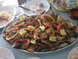 Los Pescaditos food