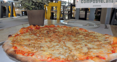 Pizzeria Compostelana food