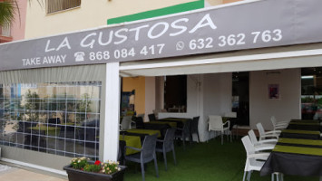 La Gustosa outside