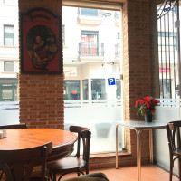 O Vello Paris Cafe Taperia inside