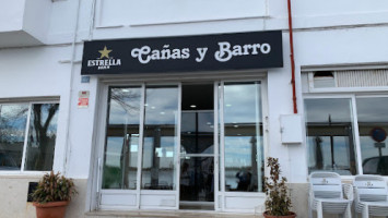 Canas Y Barro outside