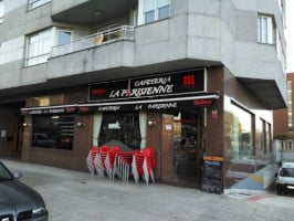 Cafeteria La Parisienne outside