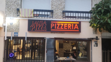 Pizza Jauja outside