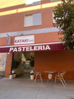 Cafeteria Kataki outside