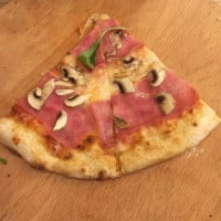 Pizzeria Tombola food