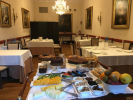Palacio Guendulain food