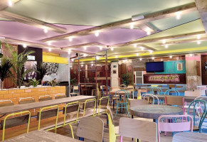 The Fitzgerald Burger Alicante inside