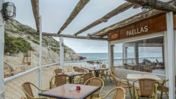 Bar-Restaurant Cala Barques inside