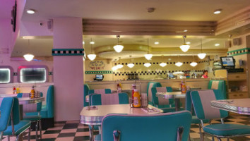 Tommy Mel's Azoque inside
