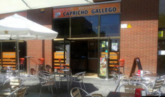 Capricho Gallego outside