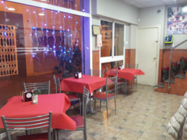 Cafeteria Ninot food