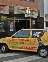 Burger Pizzeria Lucky Luke outside