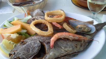 Los Pescaditos food