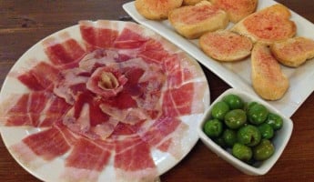 Jamon Jamon inside