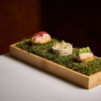 Saiti À l'intérieur