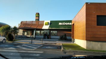 Mcdonald's Hospital outside