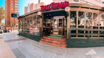 Tony Roma's food