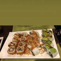 Zake Sushi Aana food