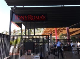 Tony Roma's Presidente outside