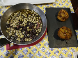 Taberna El Balconcillo food