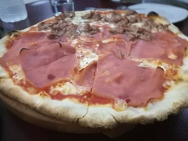 Pizzeria Enrico food