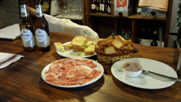 Taberna Restaurante La Tapa food