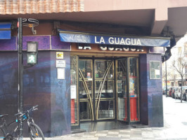 Cafeteria La Guagua outside