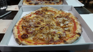 Pizza Via Santa Maria food