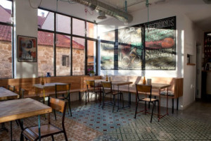 Cafe Babel Torrelodones inside