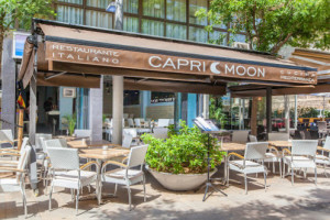 Capri Moon La outside