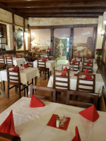 La Luna Restaurante Bar inside