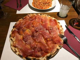 Pizzeria-trattoria Domino food
