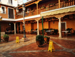 El Menano Restaurante inside
