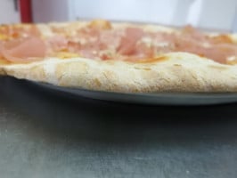 Pizzeria Caprese food