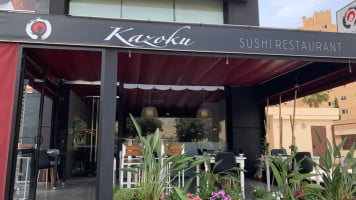 Kazoku Sushi outside