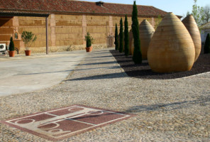 Bodega Finca Loranque outside