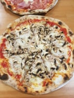 Maremonti Pizzeria food