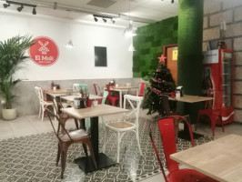 El Moli Pan Y Cafe inside